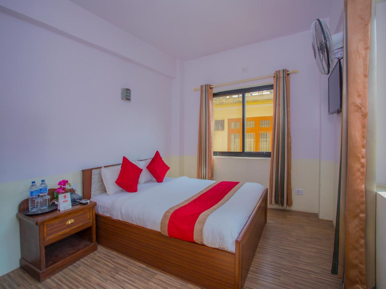 Oyo 255 White Zambala Hotel Катманду Екстериор снимка