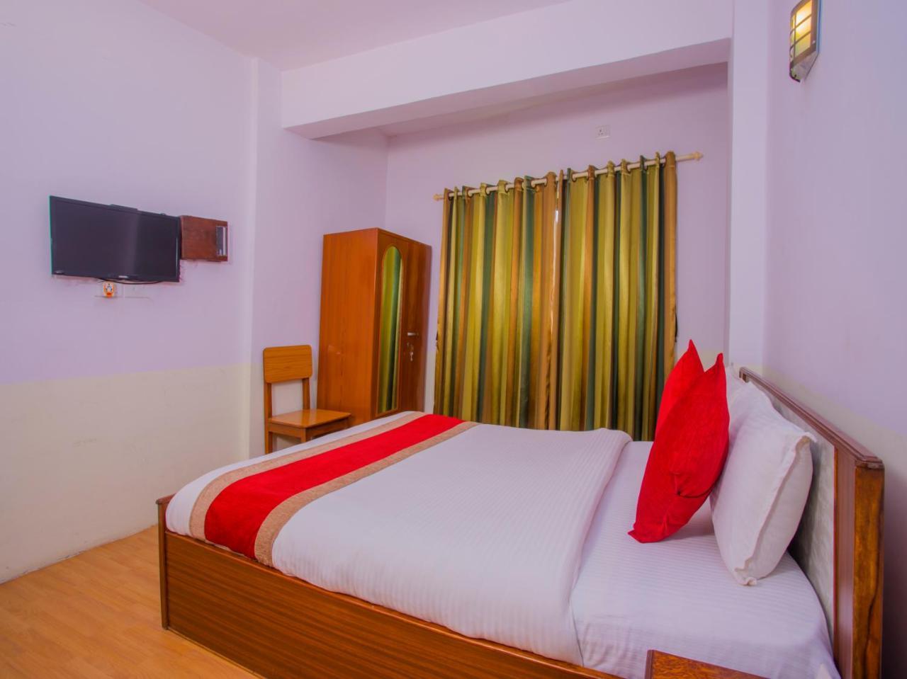 Oyo 255 White Zambala Hotel Катманду Екстериор снимка