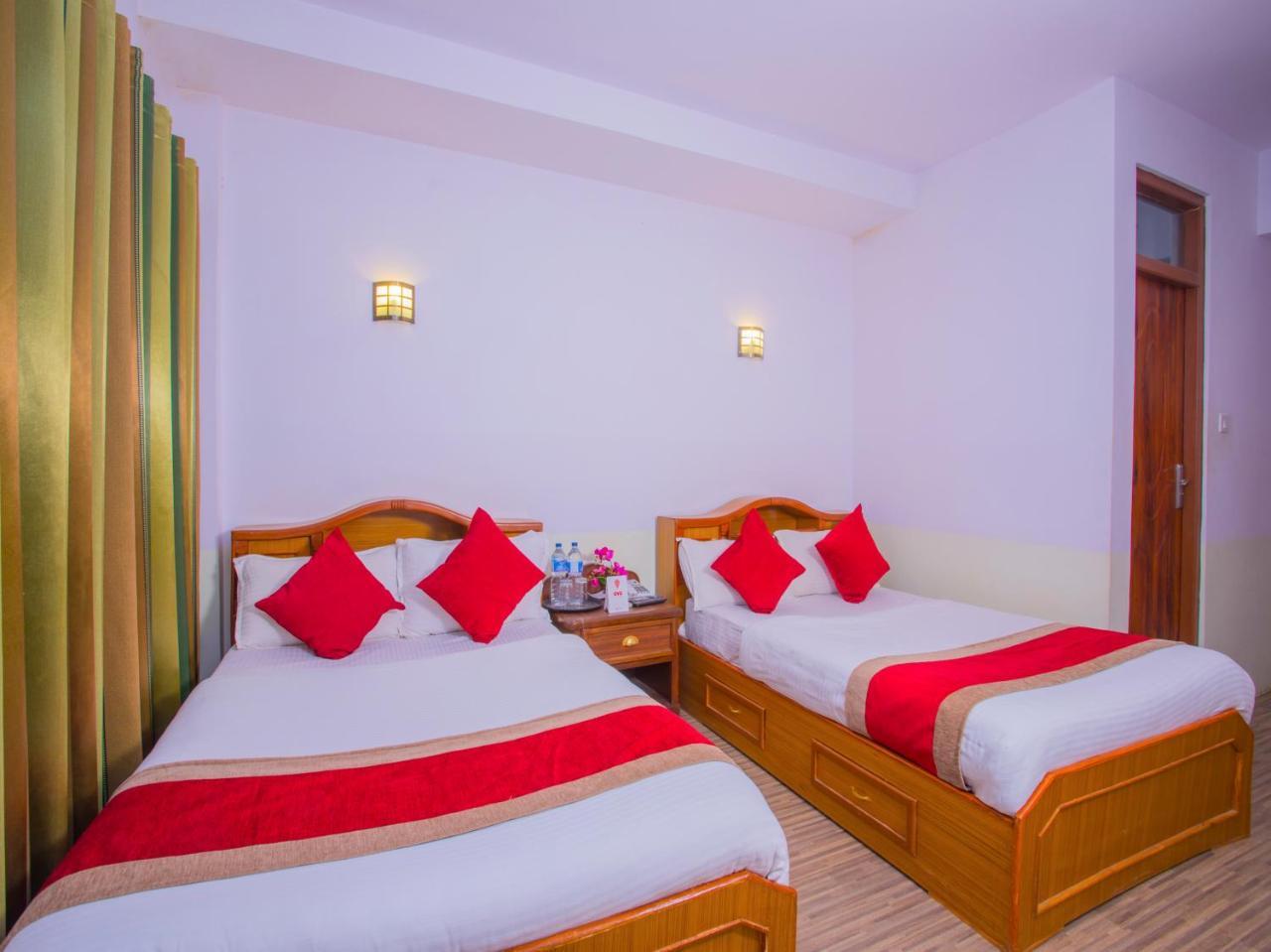Oyo 255 White Zambala Hotel Катманду Екстериор снимка