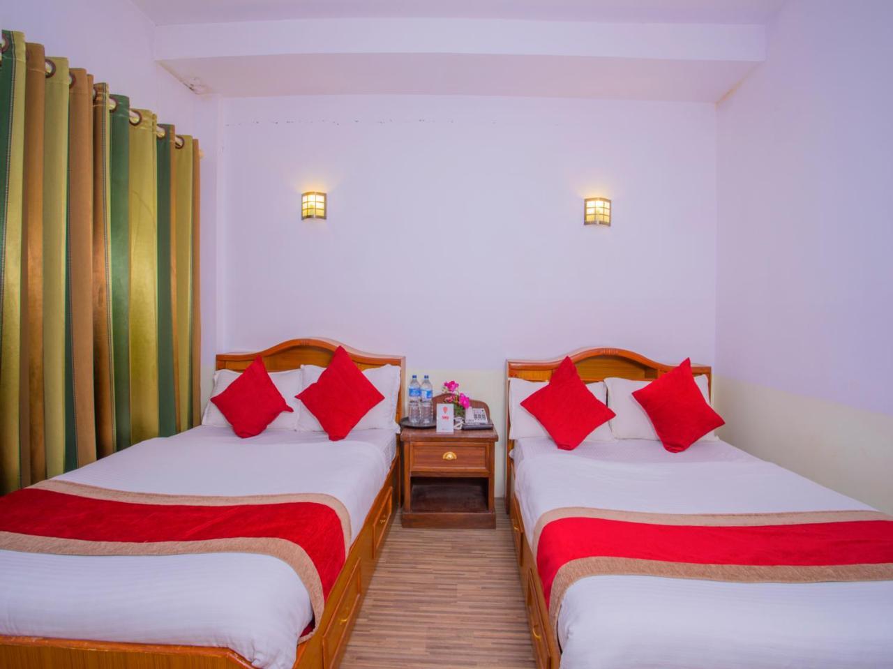 Oyo 255 White Zambala Hotel Катманду Екстериор снимка