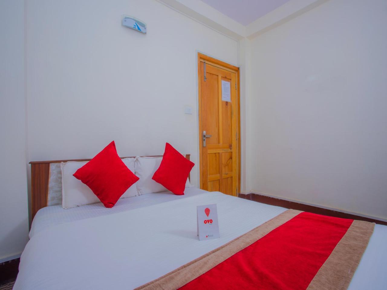 Oyo 255 White Zambala Hotel Катманду Екстериор снимка