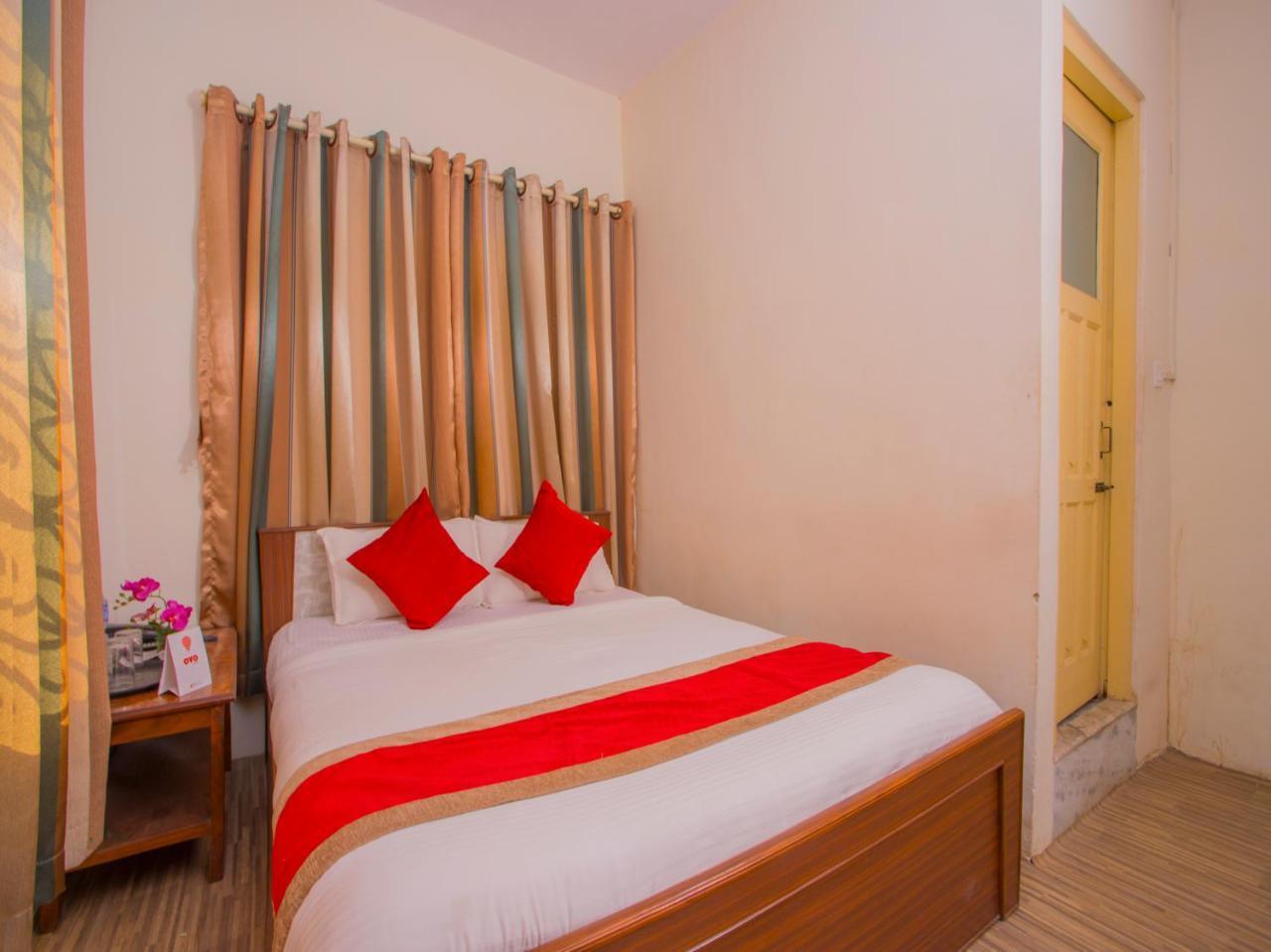 Oyo 255 White Zambala Hotel Катманду Екстериор снимка