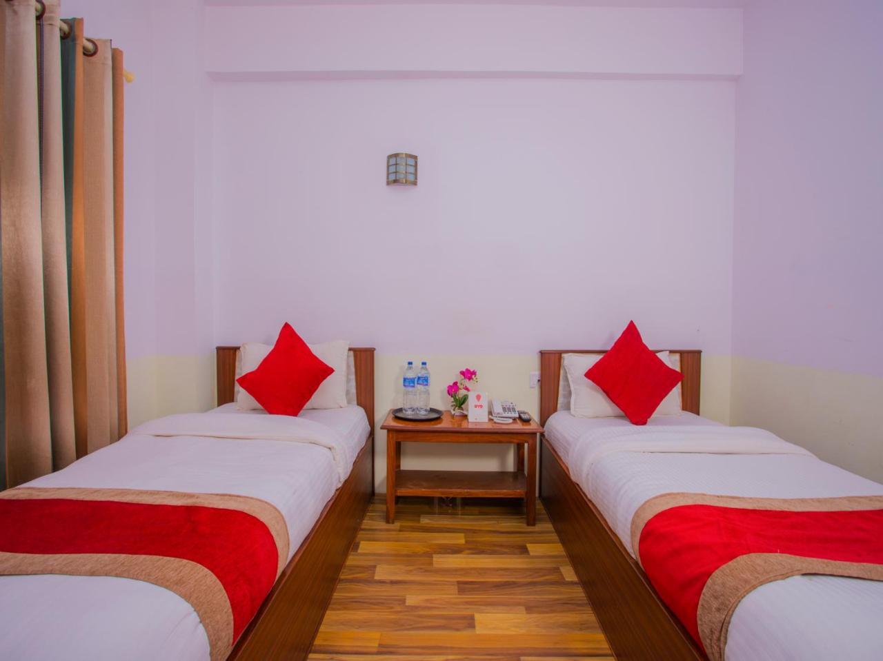 Oyo 255 White Zambala Hotel Катманду Екстериор снимка