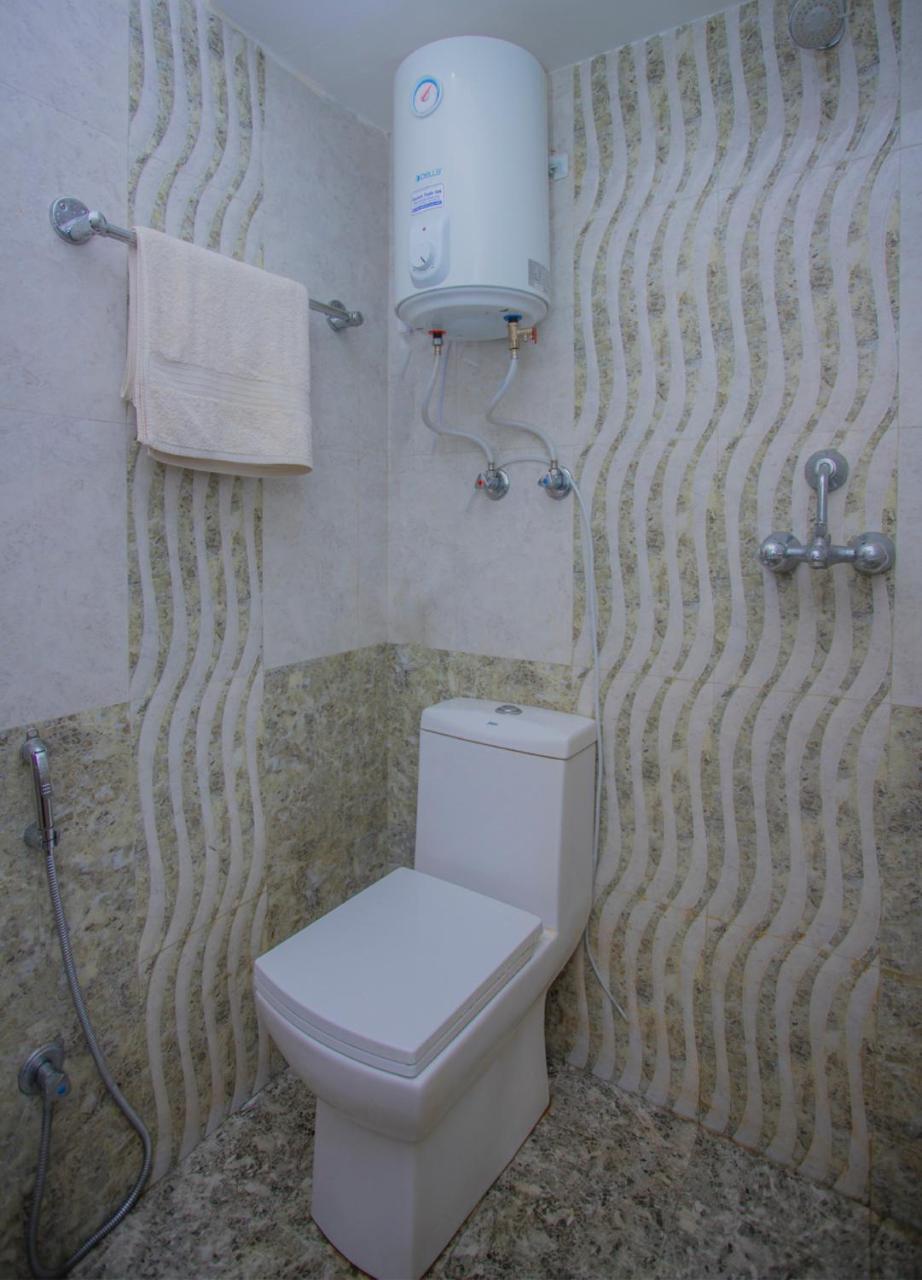Oyo 255 White Zambala Hotel Катманду Екстериор снимка