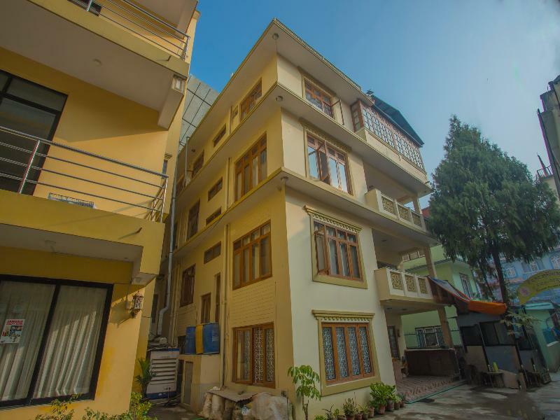 Oyo 255 White Zambala Hotel Катманду Екстериор снимка