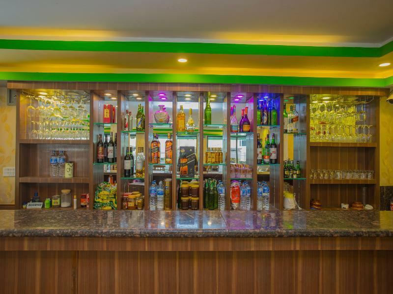 Oyo 255 White Zambala Hotel Катманду Екстериор снимка