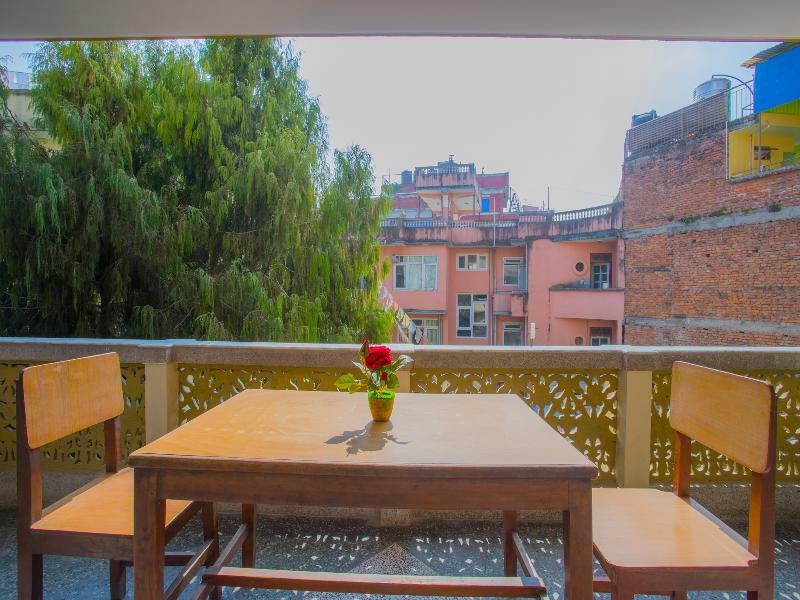 Oyo 255 White Zambala Hotel Катманду Екстериор снимка