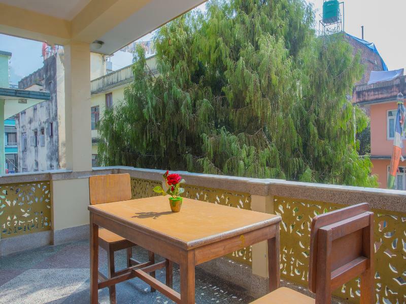 Oyo 255 White Zambala Hotel Катманду Екстериор снимка