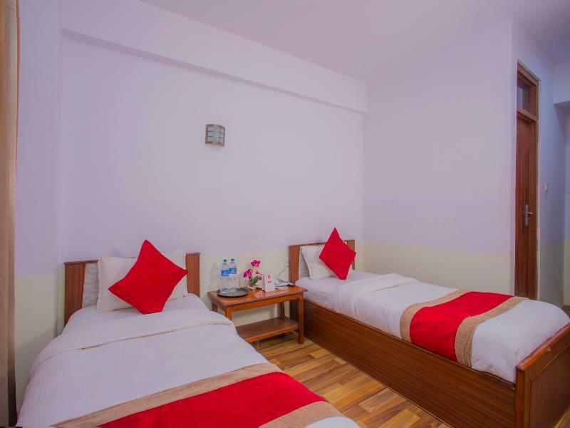 Oyo 255 White Zambala Hotel Катманду Екстериор снимка