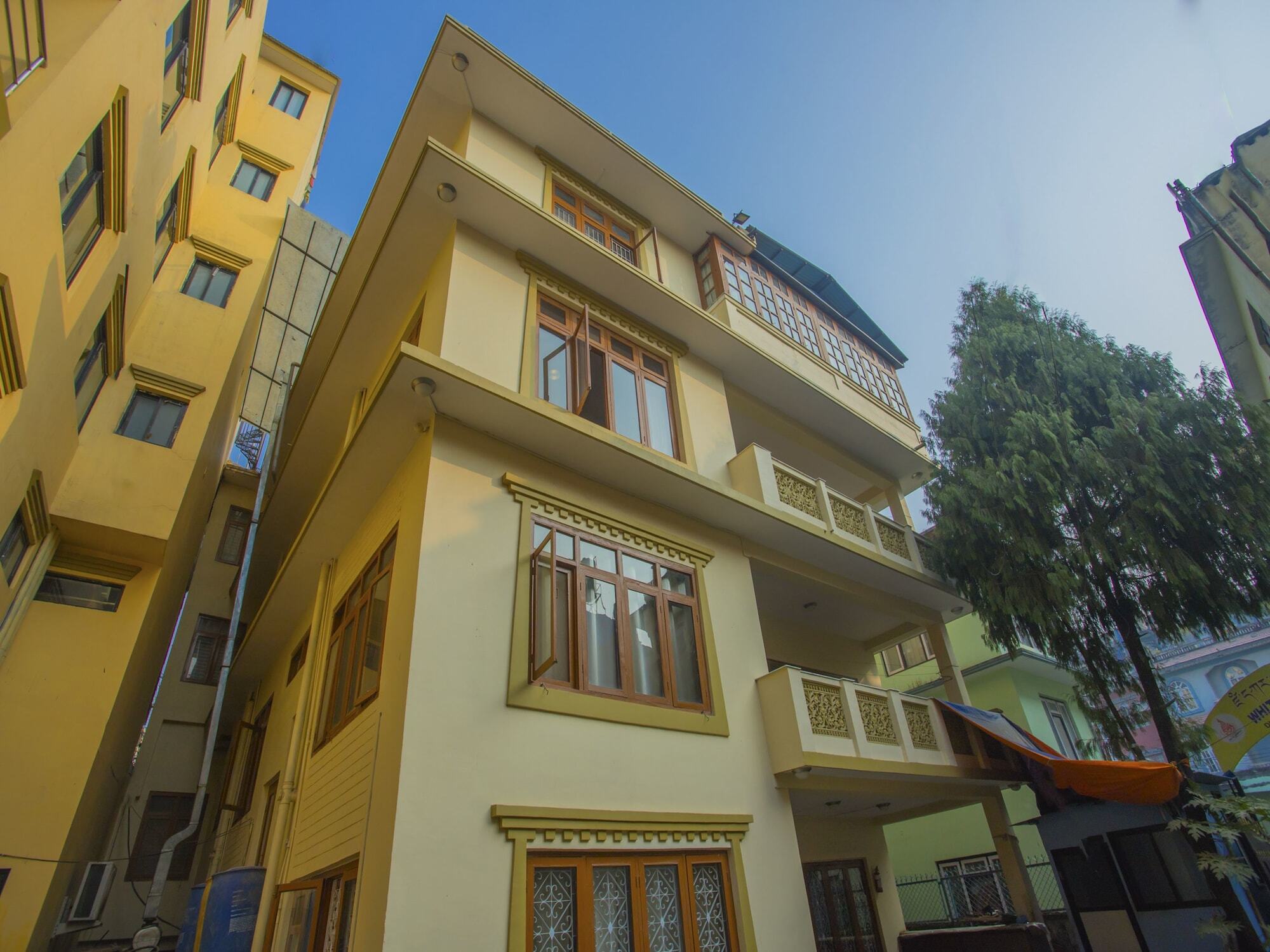 Oyo 255 White Zambala Hotel Катманду Екстериор снимка